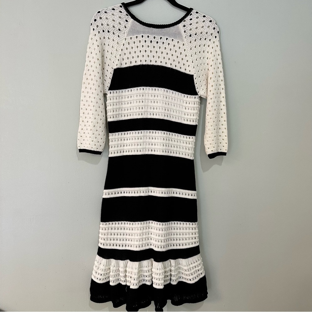 VENUS Black and White Sheath Dress 3/4 Sleeve Crew Neck Size Medium Knit - Picture 8 of 11